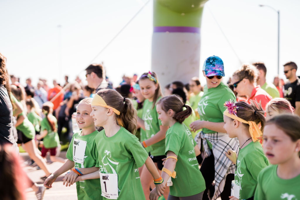 5k.2019-97 Group of individuals beginning their 5K race.